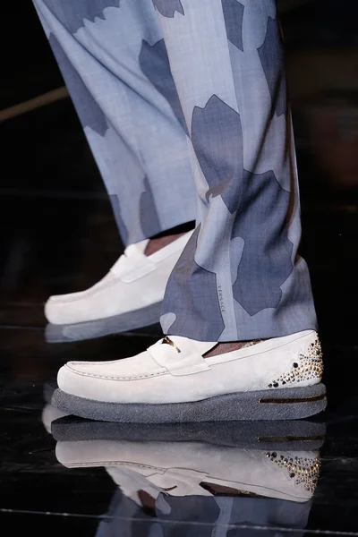 Look 17